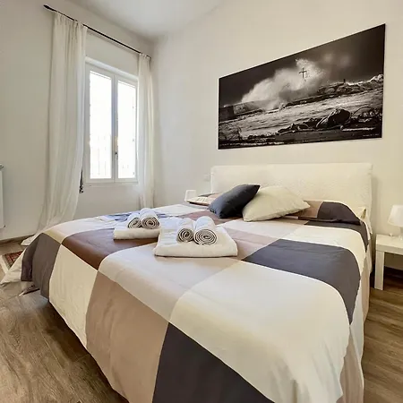 La - Puzzle House * Viareggio