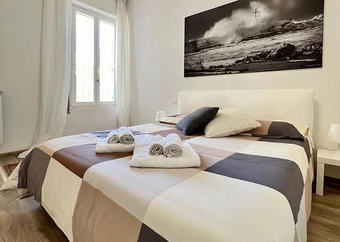 La - Puzzle House * Viareggio