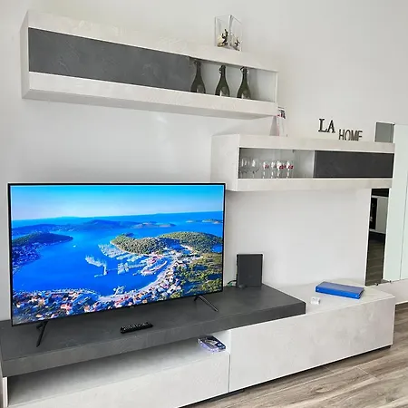 La - Puzzle House Apartman *